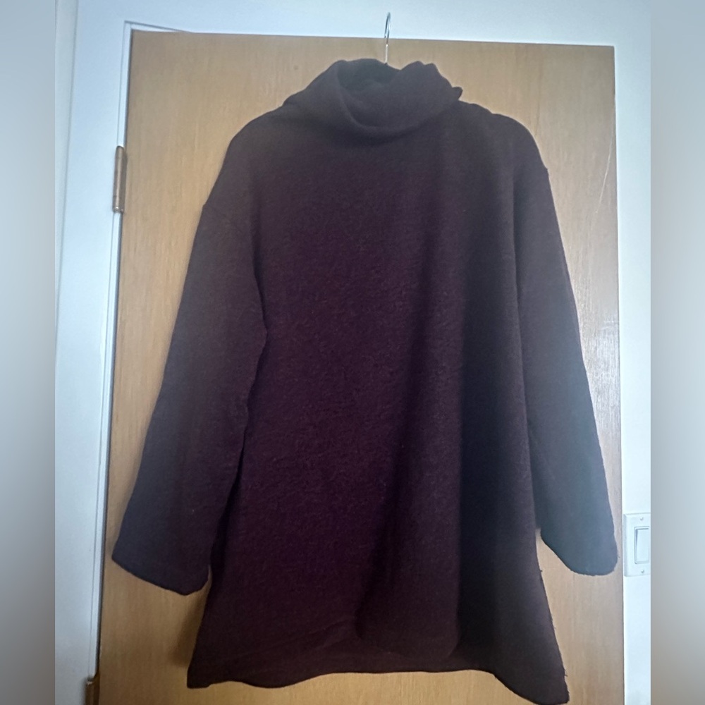 Uniqlo burgundy turtle neck